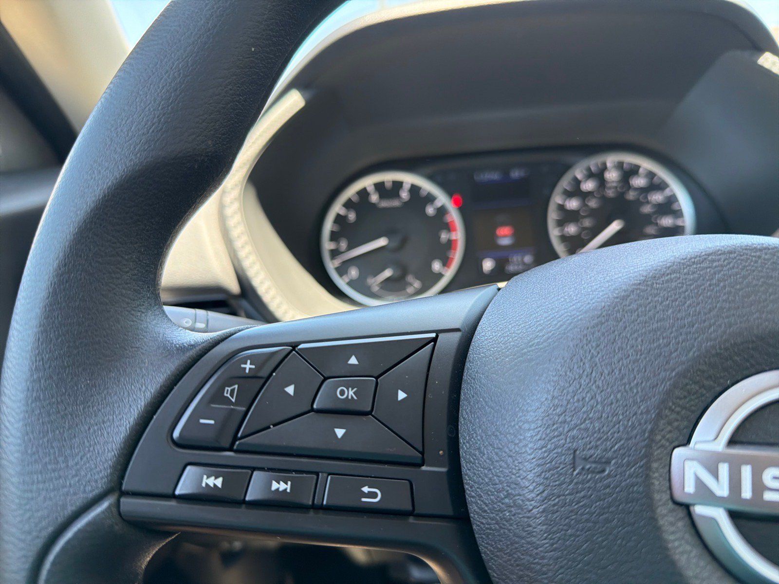 Used 2025 Nissan Sentra S FWD image 14