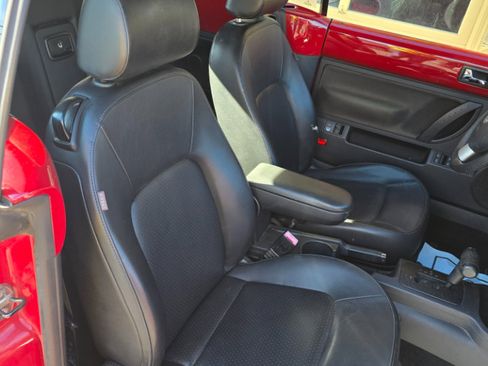 Used 2008 Volkswagen Beetle S image 3