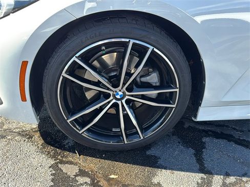 Used 2023 BMW 330i Sedan w/ M Sport Package image 9