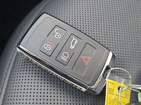 Used 2025 Land Rover Range Rover Long Wheelbase SE AWD/4WD image 28