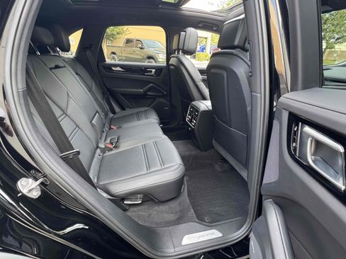 Used 2019 Porsche Cayenne S image 94