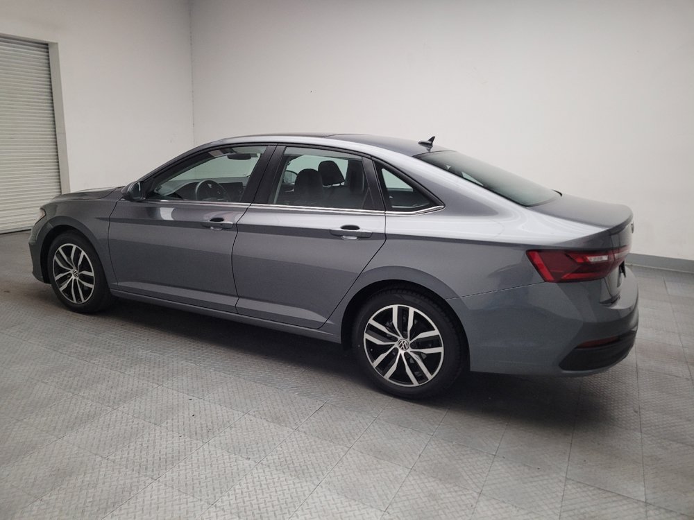 Used 2025 Volkswagen Jetta SE FWD image 3