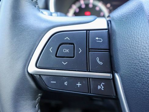 Used 2024 Toyota Highlander XSE FWD image 15