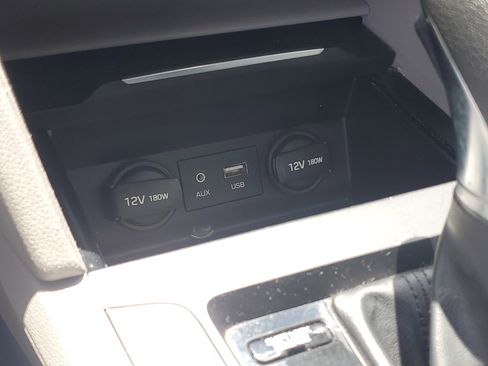 Used 2017 Hyundai Elantra SE image 21