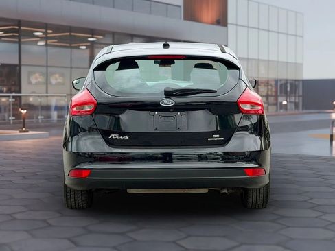 Used 2016 Ford Focus SE w/ SE Cold Weather Package FWD image 9