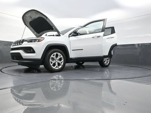 Used 2024 Jeep Compass Latitude AWD/4WD image 40