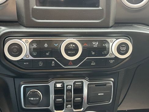 Used 2022 Jeep Wrangler Unlimited Sport image 32