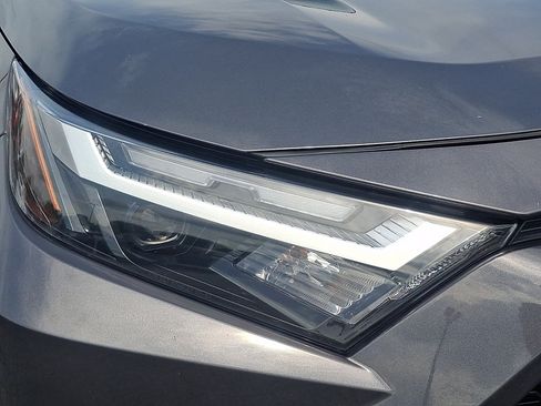 Used 2022 Toyota RAV4 XLE AWD/4WD image 9