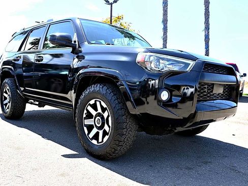 Used 2020 Toyota 4Runner SR5 RWD image 3