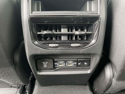 Used 2025 Jeep Grand Cherokee Limited AWD/4WD image 11
