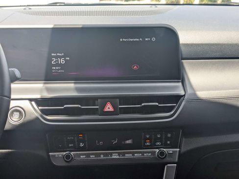 Used 2024 Kia Seltos EX FWD image 19