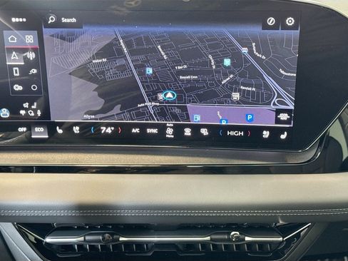 Used 2025 Audi Q6 e-tron Premium Plus image 12