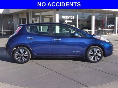 Used 2017 Nissan Leaf SV w/ Premium Package image 2