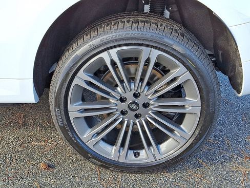 New 2025 Land Rover Range Rover Sport Dynamic SE image 15