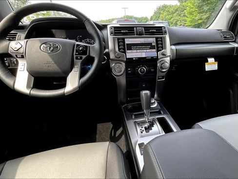 Used 2024 Toyota 4Runner SR5 Premium image 4