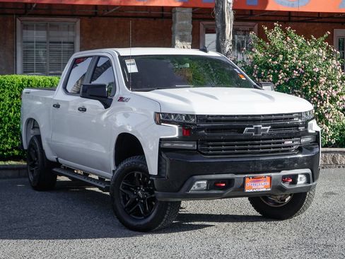 Used 2021 Chevrolet Silverado 1500 LT Trail Boss w/ Convenience Package II AWD/4WD image 2