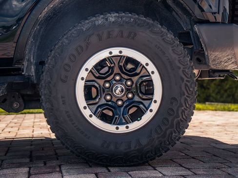 Used 2021 Ford Bronco Big Bend w/ Sasquatch Package AWD/4WD image 16