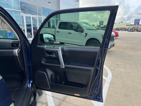 Used 2022 Toyota 4Runner SR5 Premium w/ Moonroof Package AWD/4WD image 16