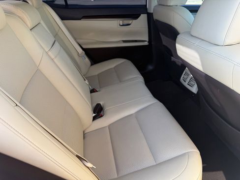 Used 2018 Lexus ES 350 w/ Navigation System Package image 23
