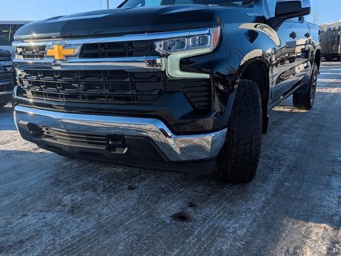 Used 2025 Chevrolet Silverado 1500 LT AWD/4WD image 3