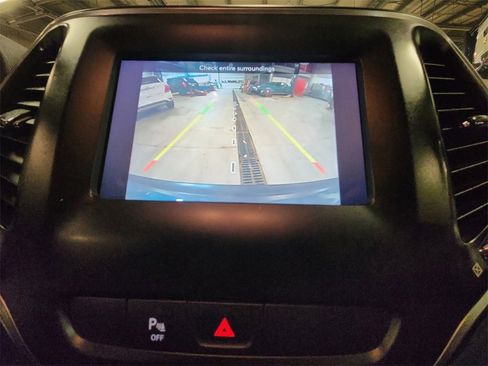 Used 2019 Jeep Cherokee Latitude Plus w/ Cold Weather Group image 18