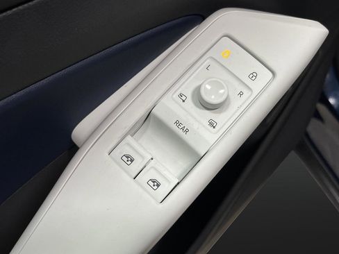 Used 2023 Volkswagen ID.4 Pro S Plus image 28