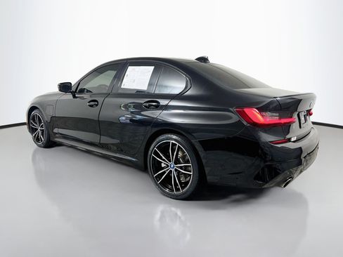 Used 2022 BMW 330e w/ M Sport Package RWD image 8