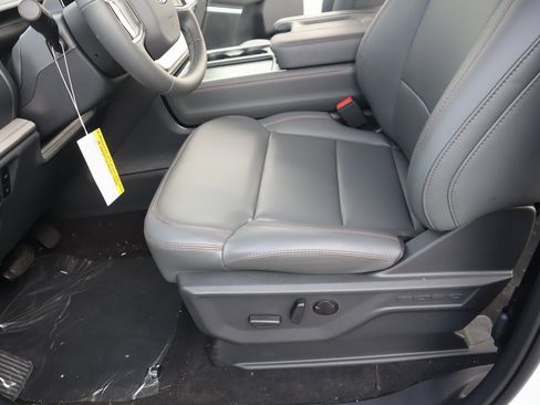 New 2025 Ford Expedition Active image 12