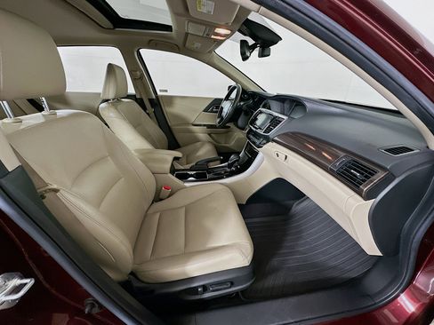 Used 2017 Honda Accord Touring image 32