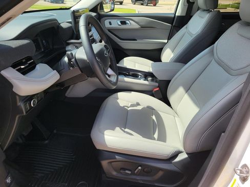 Used 2026 Ford Explorer Active w/ Active Comfort Package RWD image 24