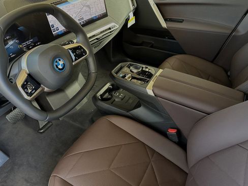 Used 2025 BMW iX xDrive50 image 2