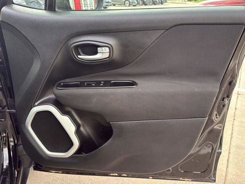 Used 2019 Jeep Renegade Sport FWD image 28