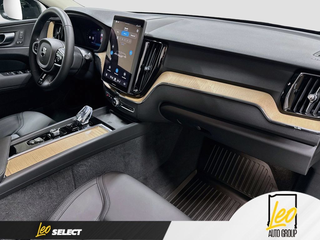 Used 2026 Volvo XC60 B5 Core AWD/4WD image 32