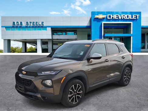 Used 2022 Chevrolet TrailBlazer ACTIV w/ Sun and Liftgate Package FWD image 2