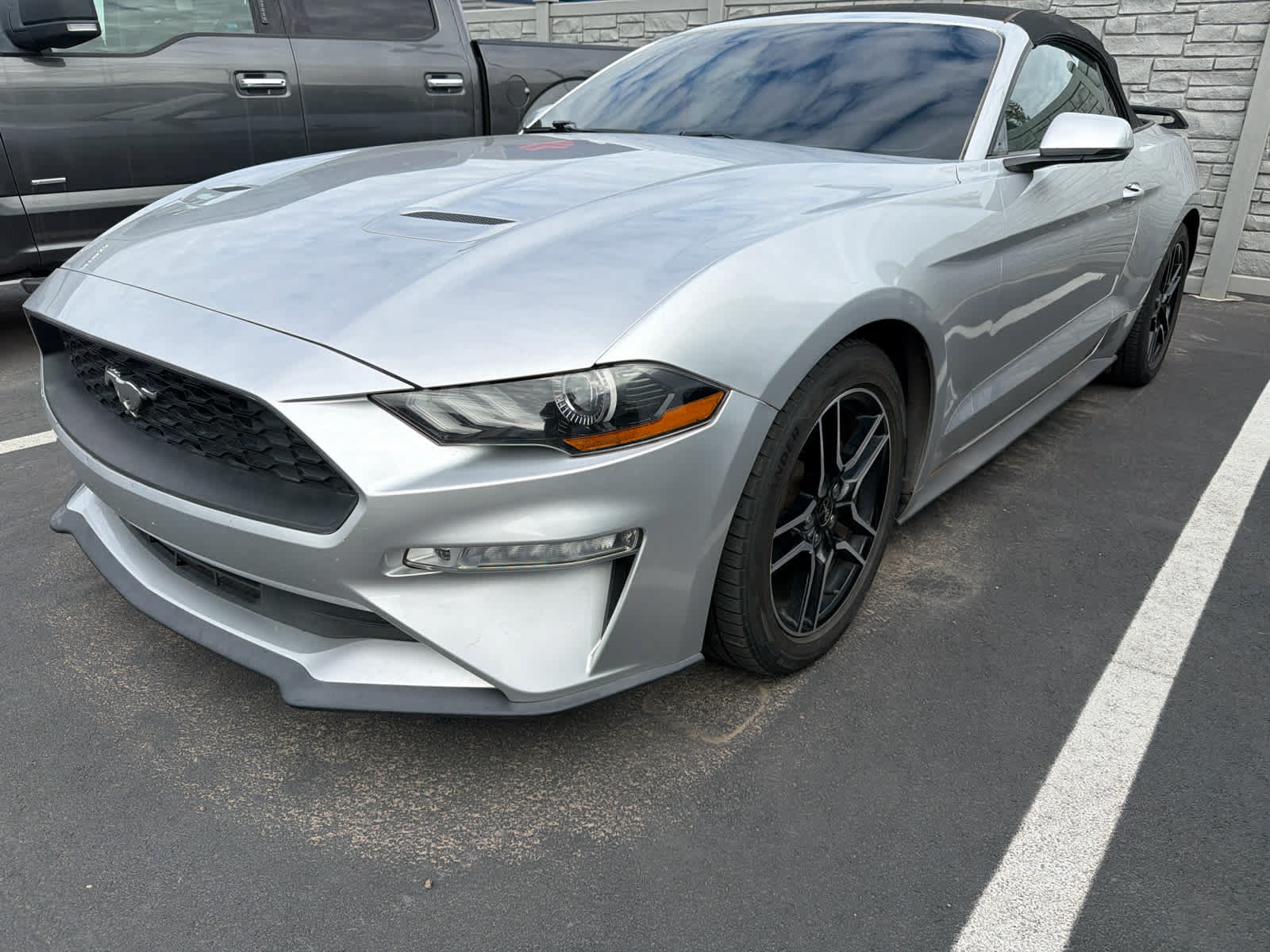 Used 2018 Ford Mustang Premium RWD image 1