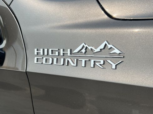 Used 2021 Chevrolet Suburban High Country w/ Premium Package AWD/4WD image 9
