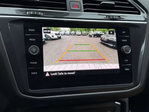 Used 2022 Volkswagen Tiguan SE AWD/4WD image 29