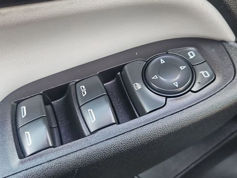 Used 2018 Chevrolet Equinox LT FWD image 16