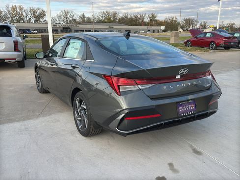 New 2025 Hyundai Elantra Limited image 6