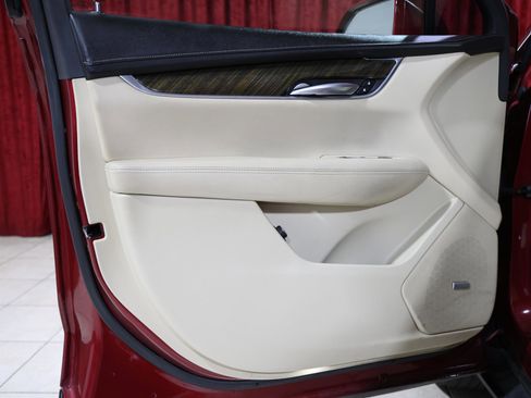 Used 2019 Cadillac XT5 FWD image 11
