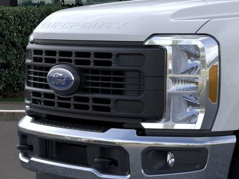 New 2026 Ford F250 XL w/ XL Chrome Package image 17