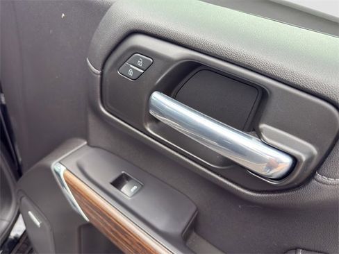 Used 2021 Chevrolet Silverado 1500 High Country w/ Technology Package image 16