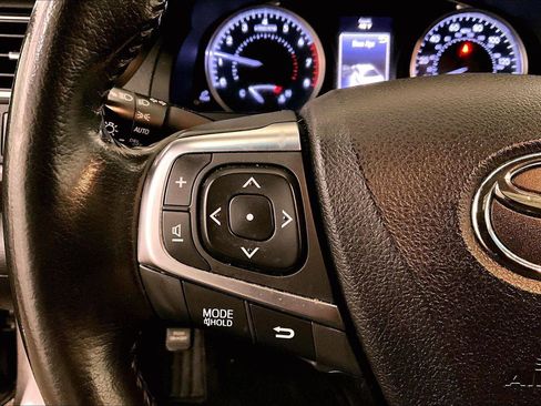 Used 2015 Toyota Camry XLE w/ Moonroof Package image 18