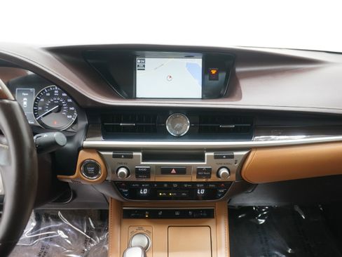 Used 2018 Lexus ES 350 w/ Luxury Package w/Wood Trim FWD image 22