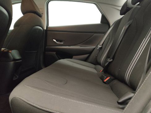 Used 2025 Hyundai Elantra SEL FWD image 18