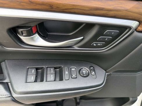 Used 2017 Honda CR-V Touring image 9