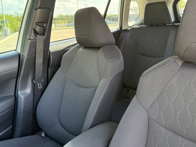 Used 2026 Toyota Corolla Cross LE FWD image 16