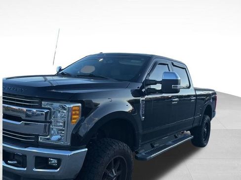 Used 2017 Ford F250 Lariat w/ Chrome Package image 4