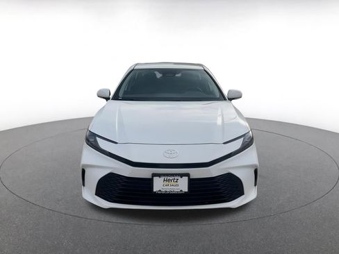 Used 2025 Toyota Camry LE image 4