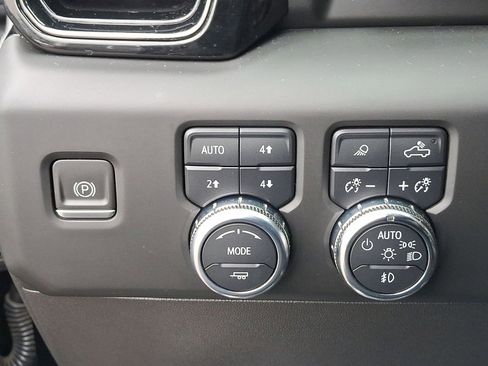 Used 2022 GMC Sierra 1500 AT4 image 17